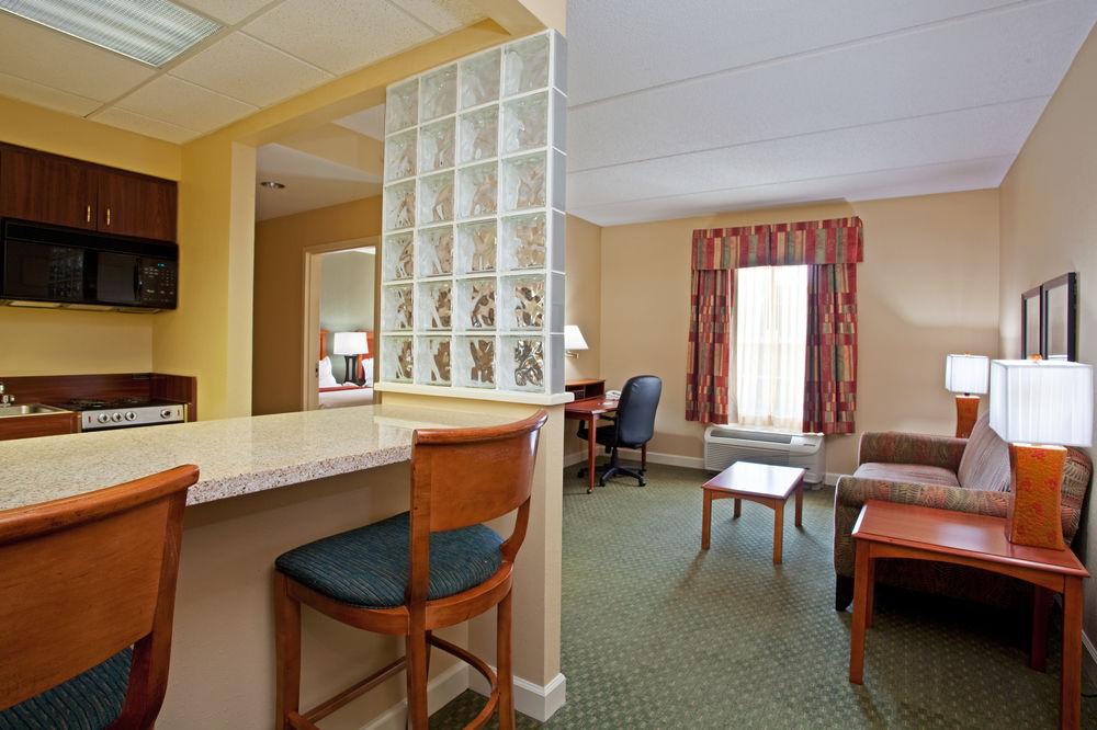 Holiday Inn Express Hotel & Suites Conover - Hickory Area By Ihg Exterior photo