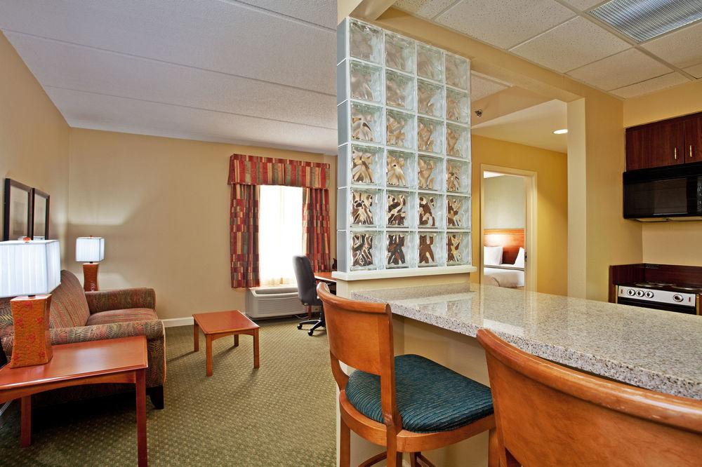 Holiday Inn Express Hotel & Suites Conover - Hickory Area By Ihg Exterior photo